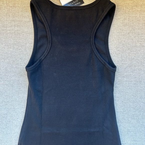 The Bra30 Hipster in Black is the Perfect Layering Tank. NWT. Size Medium. - Picture 3 of 7